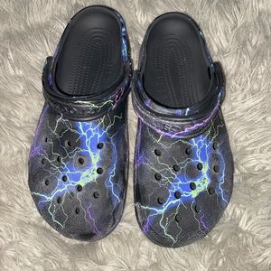 bistro graphic crocs (lightning)